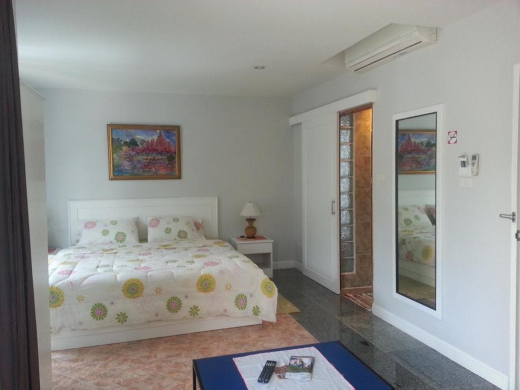 Yiasu Bed And Breakfast Pattaya Habitación foto